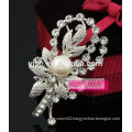 crystal pearl simple design graceful charming brooch